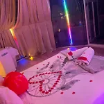 Insolite Love & Jacuzzi